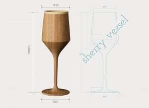 木のワイングラス