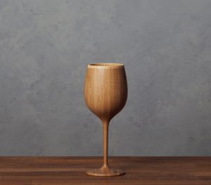 木のワイングラス
