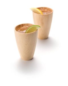 木のマグカップ