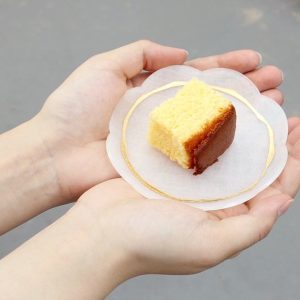 金箔の模様が入ったアクリル食器