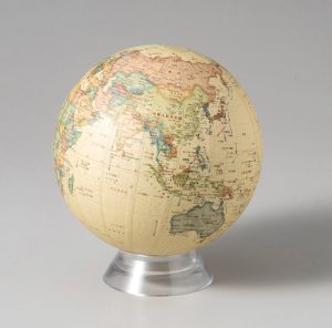 地球儀　アンティークタイプ　中世の地図をモチーフにしたコンパクトサイズの地球儀
