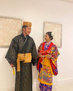 和装の新郎新婦