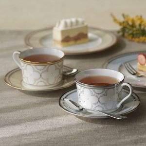 [4945-57L/P93686]トレフォリオゴールド/トレフォリオプラチナ　ティー・コーヒー碗皿ペアセット（色変り）　